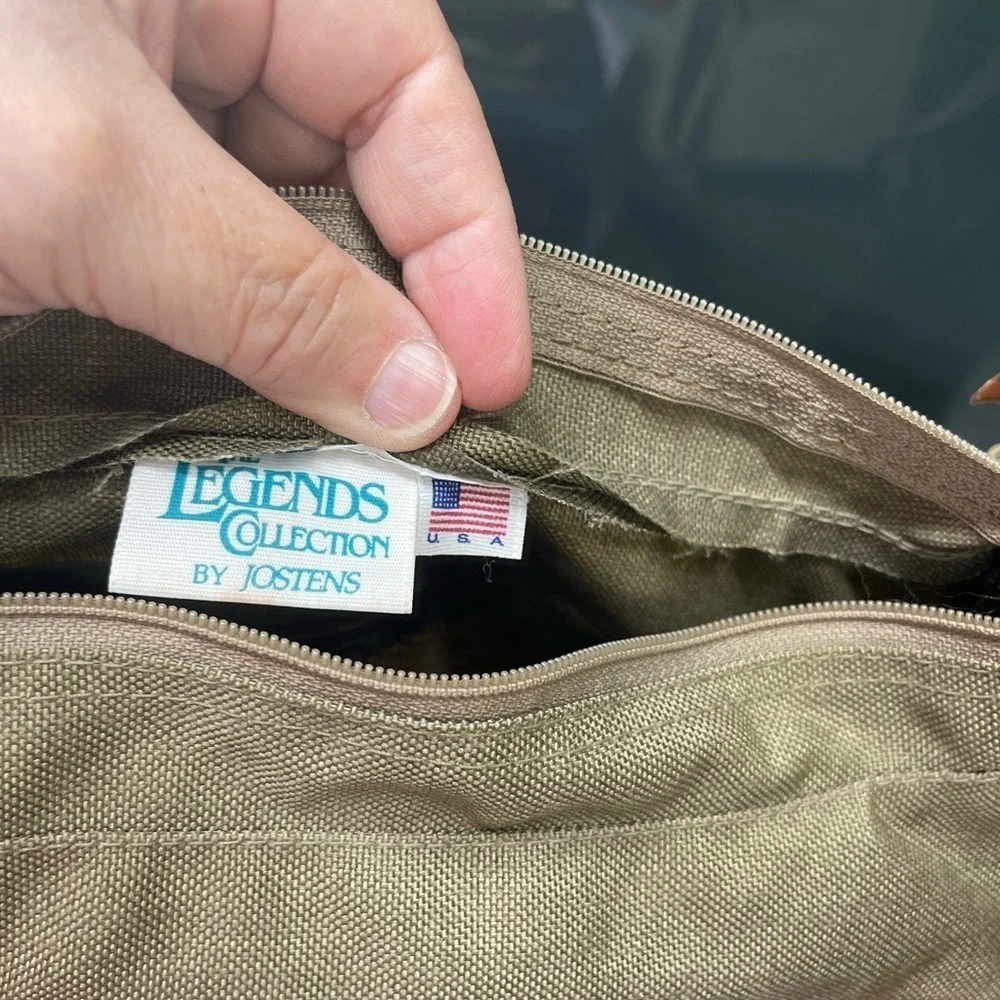 THE LEGENDS COLLECTION by JOSTENS‎ CROSS BODY/Shoulder bag /bottom zip USA MADE